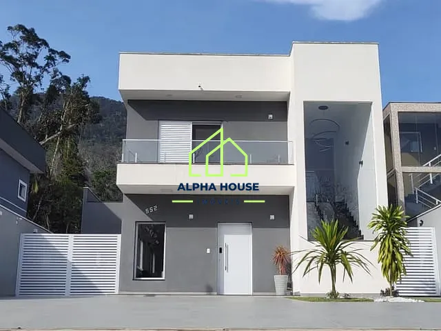 Sobrado com 384m² 3 quartos e 2 banheiros, à venda, no bairro Mar Verde II em Caraguatatuba
