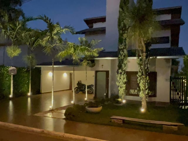 Sobrado com 409m² 3 quartos e 5 banheiros, à venda, no bairro Jardins Madri em Goiânia