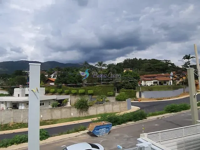 Sobrado com 145m² 4 quartos e 4 banheiros, à venda, no bairro Jardim Maristela em Atibaia