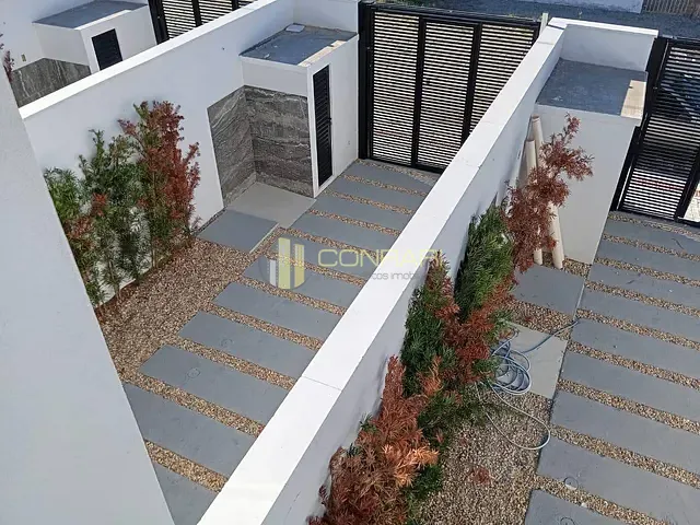 Sobrado 2 quartos e 2 banheiros, à venda, no bairro Morrinhos em Bombinhas