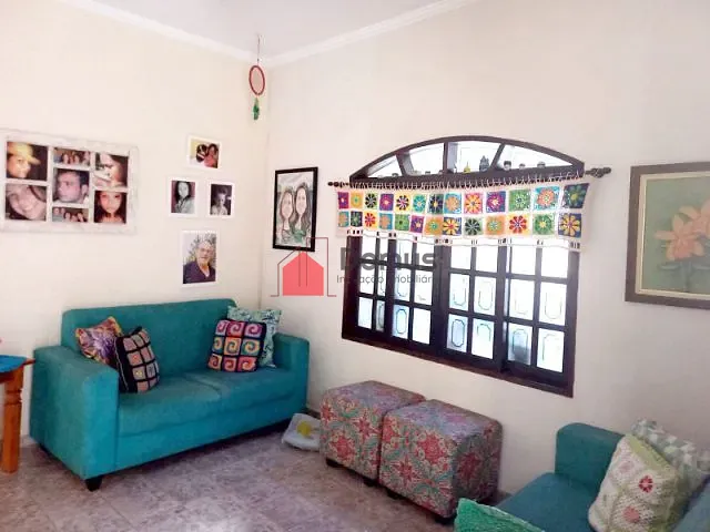 Sobrado com 165m² 3 quartos e 1 banheiro, à venda ou para alugar, no bairro Jardim Rosely em Pindamonhangaba