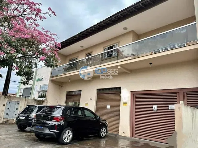 Sobrado com 436m² 3 quartos e 2 banheiros, à venda, no bairro Parque Residencial Joaquim Toledo Piza em Londrina