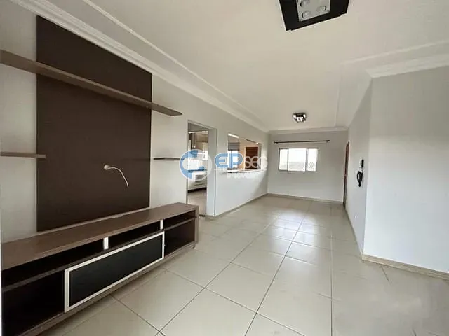 Sobrado com 436m² 3 quartos e 2 banheiros, à venda, no bairro Parque Residencial Joaquim Toledo Piza em Londrina
