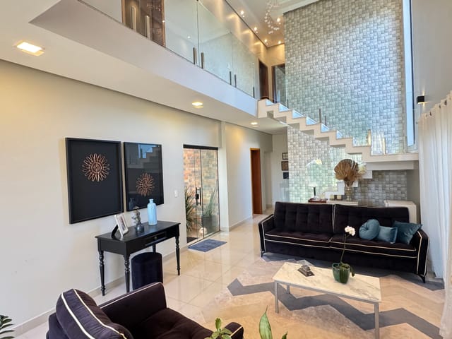 Sobrado com 360m² 4 quartos e 5 banheiros, à venda, no bairro Residencial Esplanada em Tatuí