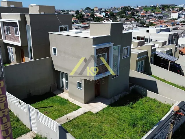Sobrado com 176m² 3 quartos e 3 banheiros, à venda, no bairro Maracanã em Colombo