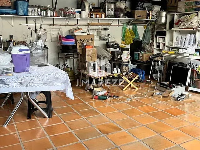 Sobrado 3 quartos e 2 banheiros, à venda, no bairro Centro em Apucarana