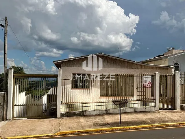 Sobrado 3 quartos e 2 banheiros, à venda, no bairro Centro em Apucarana