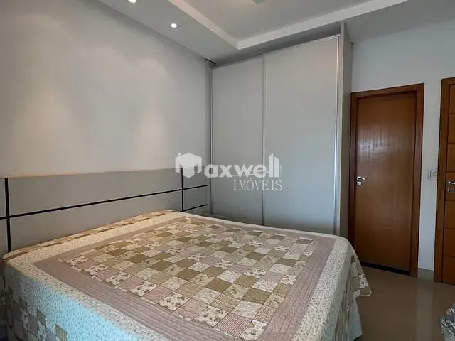 Sobrado com 376m² 4 quartos e 7 banheiros, à venda, no bairro Jardins Madri em Goiânia