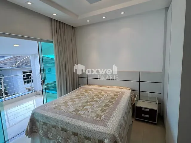 Sobrado com 376m² 4 quartos e 7 banheiros, à venda, no bairro Jardins Madri em Goiânia
