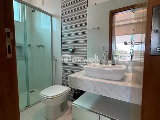 Sobrado com 376m² 4 quartos e 7 banheiros, à venda, no bairro Jardins Madri em Goiânia