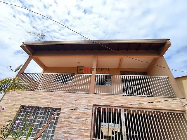 Sobrado com 298m² 3 quartos e 3 banheiros, à venda, no bairro Residencial José B Almeida em Londrina