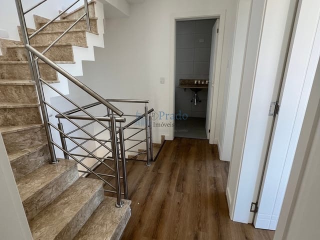 Sobrado com 262m² 3 quartos e 4 banheiros, à venda, no bairro Tingui em Curitiba
