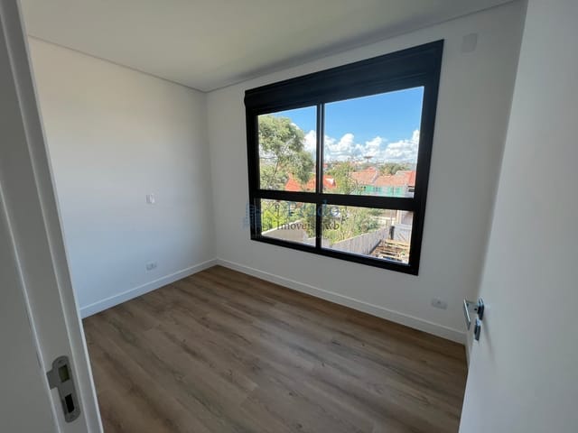 Sobrado com 262m² 3 quartos e 4 banheiros, à venda, no bairro Tingui em Curitiba