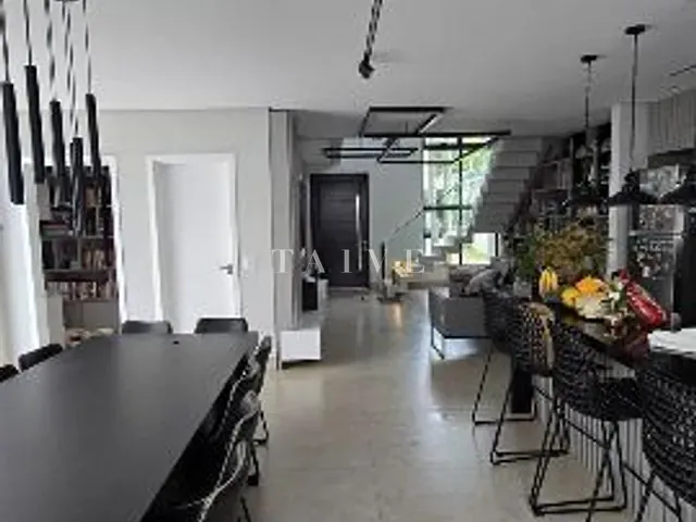 Sobrado com 250m² 4 quartos e 4 banheiros, à venda, no bairro Esperança em Londrina