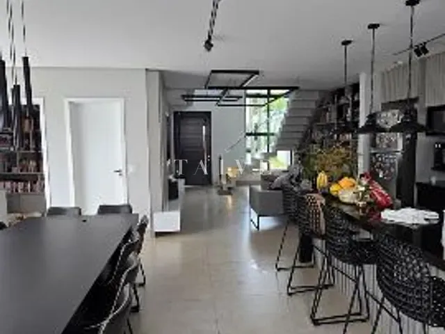 Sobrado com 250m² 4 quartos e 4 banheiros, à venda, no bairro Esperança em Londrina