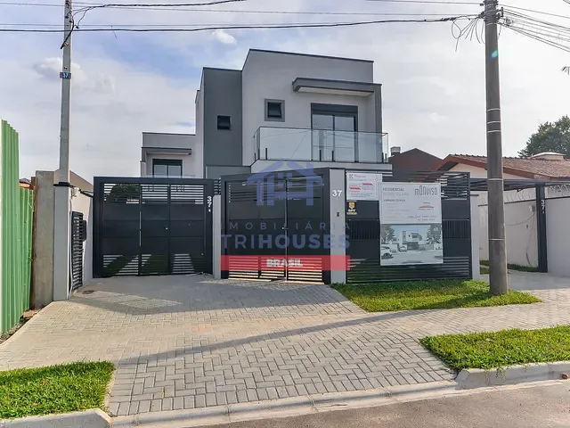 Sobrado 3 quartos e 2 banheiros, à venda, no bairro Uberaba em Curitiba