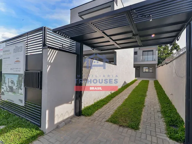 Sobrado 3 quartos e 2 banheiros, à venda, no bairro Uberaba em Curitiba