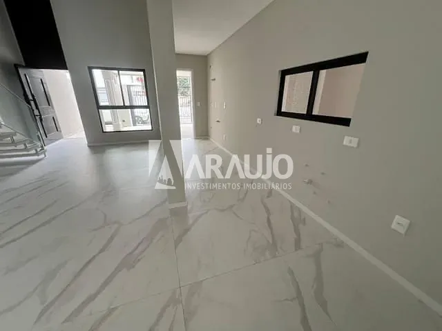 Sobrado com 160m² 3 quartos e 4 banheiros, à venda, no bairro Centro em Itajaí