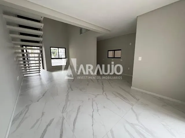 Sobrado com 160m² 3 quartos e 4 banheiros, à venda, no bairro Centro em Itajaí