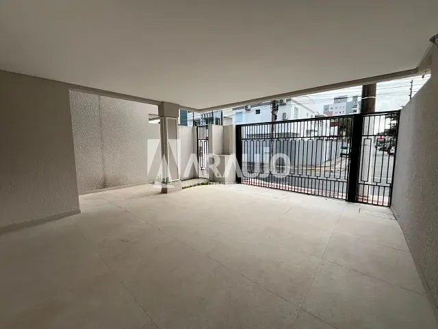 Sobrado com 160m² 3 quartos e 4 banheiros, à venda, no bairro Centro em Itajaí