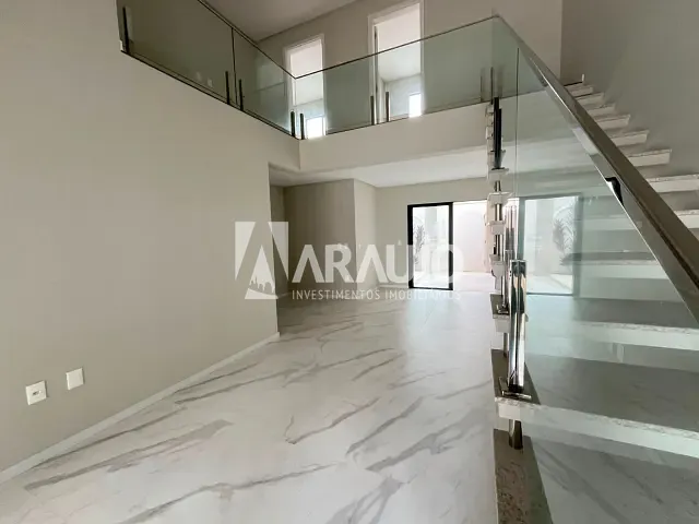Sobrado com 160m² 3 quartos e 4 banheiros, à venda, no bairro Centro em Itajaí