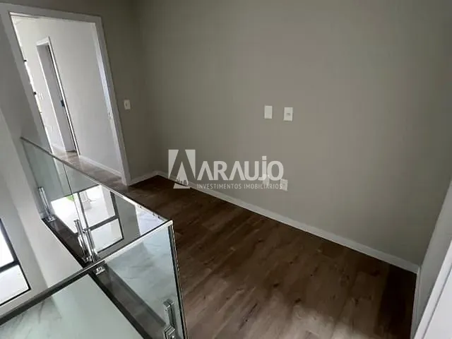 Sobrado com 160m² 3 quartos e 4 banheiros, à venda, no bairro Centro em Itajaí