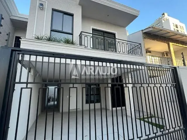 Sobrado com 160m² 3 quartos e 4 banheiros, à venda, no bairro Centro em Itajaí