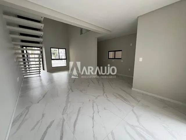 Sobrado com 160m² 3 quartos e 4 banheiros, à venda, no bairro Centro em Itajaí