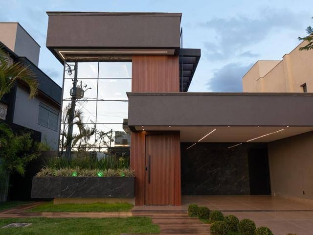 Sobrado com 312m² 3 quartos e 4 banheiros, à venda, no bairro Jardim Cristal em Aparecida de Goiânia