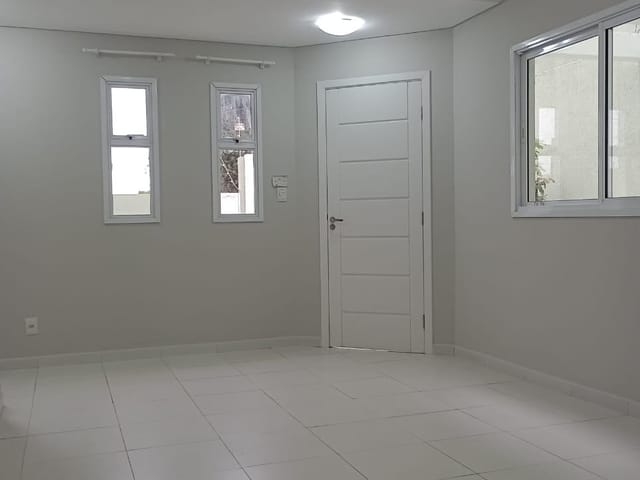 Sobrado com 111m² 3 quartos e 3 banheiros, à venda, no bairro Orfãs em Ponta Grossa