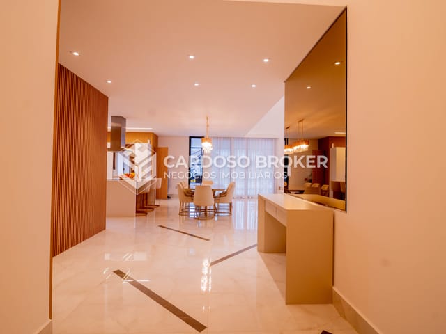 Sobrado com 600m² 4 quartos e 6 banheiros, à venda, no bairro Residencial Morada das Estrelas (Aldeia da Serra) em Barueri