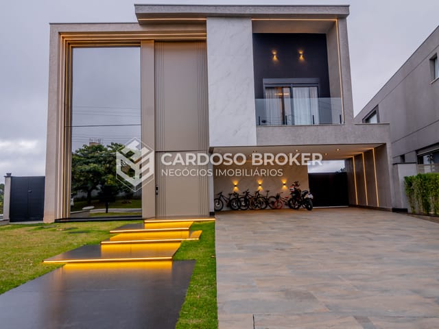 Sobrado com 600m² 4 quartos e 6 banheiros, à venda, no bairro Residencial Morada das Estrelas (Aldeia da Serra) em Barueri