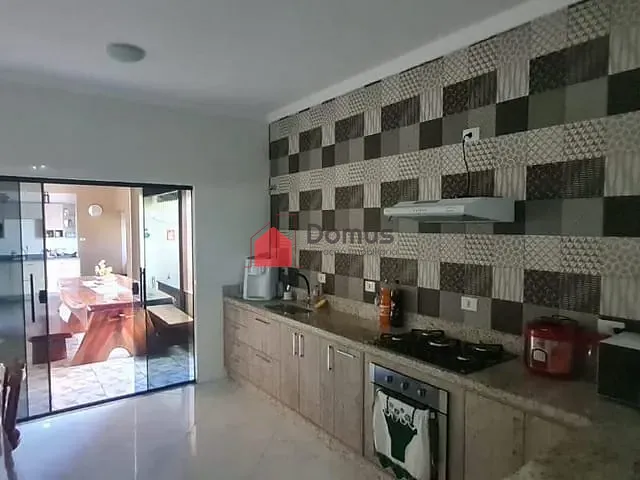 Sobrado com 200m² 3 quartos e 4 banheiros, à venda, no bairro Residencial Parque das Palmeiras em Pindamonhangaba