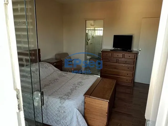 Sobrado com 360m² 4 quartos e 4 banheiros, à venda, no bairro Araxá em Londrina