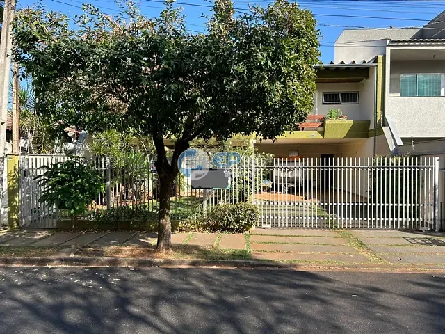 Sobrado com 360m² 4 quartos e 4 banheiros, à venda, no bairro Araxá em Londrina