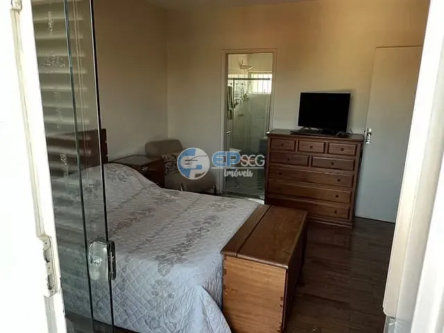 Sobrado com 360m² 4 quartos e 4 banheiros, à venda, no bairro Araxá em Londrina