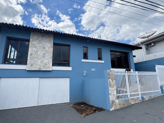 Sobrado com 300m² 4 quartos e 2 banheiros, à venda, no bairro Chácara Junqueira em Tatuí