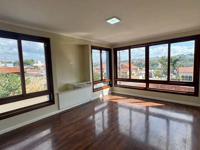 Sobrado com 300m² 4 quartos e 2 banheiros, à venda, no bairro Chácara Junqueira em Tatuí