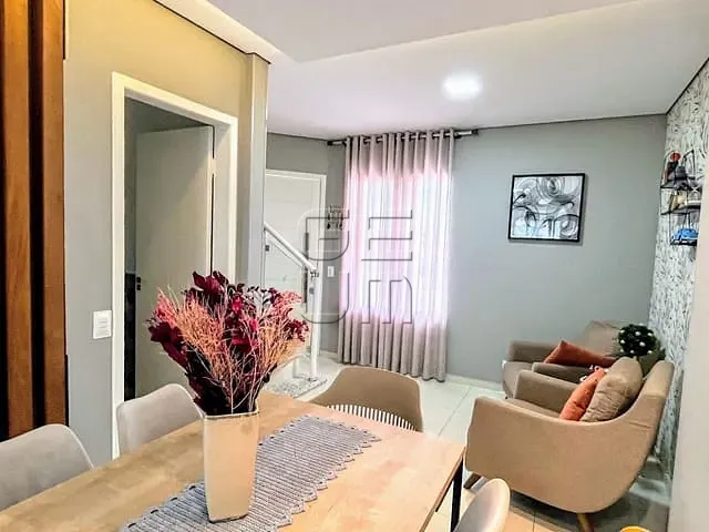 Sobrado com 87m² 3 quartos e 2 banheiros, à venda, no bairro Parque das Indústrias em Londrina