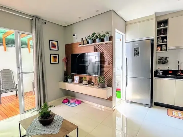 Sobrado com 87m² 3 quartos e 2 banheiros, à venda, no bairro Parque das Indústrias em Londrina