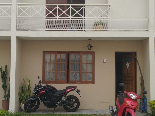 Foto do Sobrado - Sobrado à venda, 118m² com 2 suítes, 2 vagas em condomínio fechado com vaga para visitantes em rua sem saída - Conjunto Residencial Santa Terezinha | Lares e Andares Imóveis