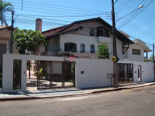 Sobrado com 688m², à venda, no bairro Lago Parque em Londrina