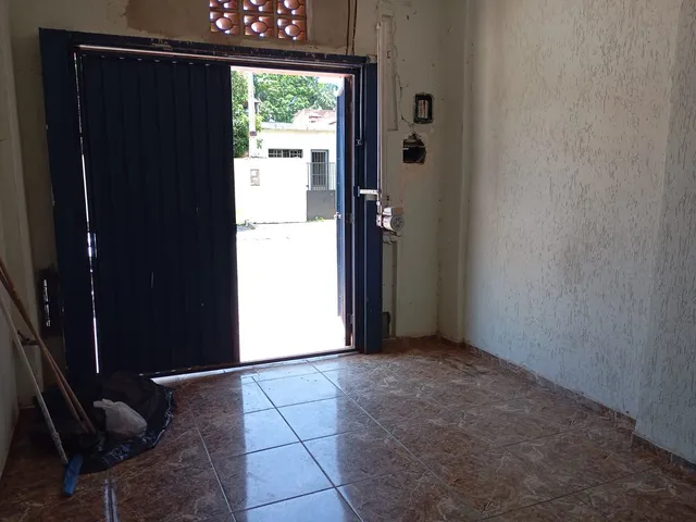 Sobrado 2 quartos e 2 banheiros, à venda, no bairro Residencial e Comercial Laerte Asumpção em Pindamonhangaba