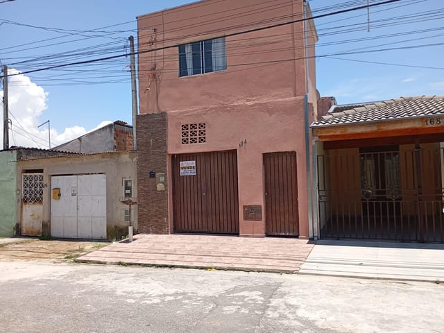 Sobrado 2 quartos e 2 banheiros, à venda, no bairro Residencial e Comercial Laerte Asumpção em Pindamonhangaba