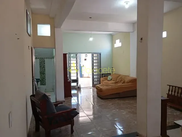 Sobrado 2 quartos e 2 banheiros, à venda, no bairro Residencial e Comercial Laerte Asumpção em Pindamonhangaba