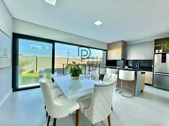 Sobrado com 250m² 5 quartos e 6 banheiros, à venda, no bairro 00 em Xangri-Lá