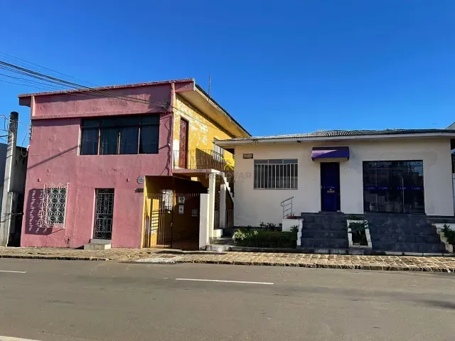 Sobrado com 600m² 4 quartos e 3 banheiros, à venda, no bairro Centro em Guarapuava