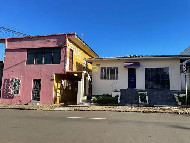 Sobrado com 600m² 4 quartos e 3 banheiros, à venda, no bairro Centro em Guarapuava