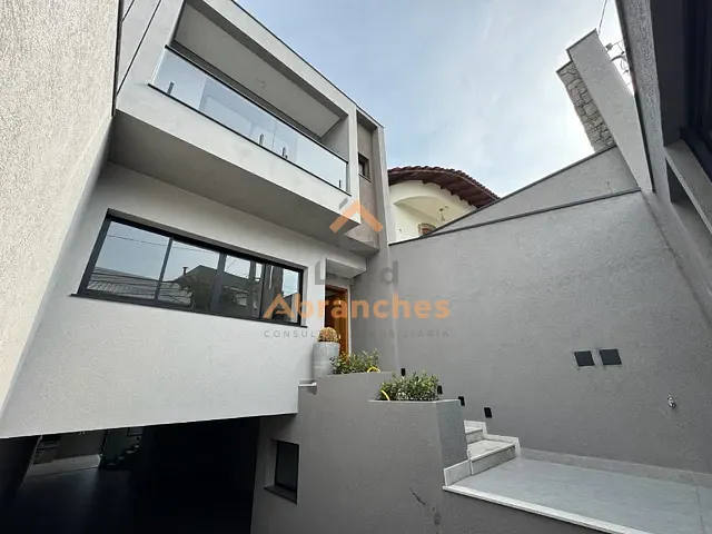 Sobrado com 224m² 3 quartos e 5 banheiros, à venda, no bairro Jardim Felicidade (Zona Oeste) em São Paulo