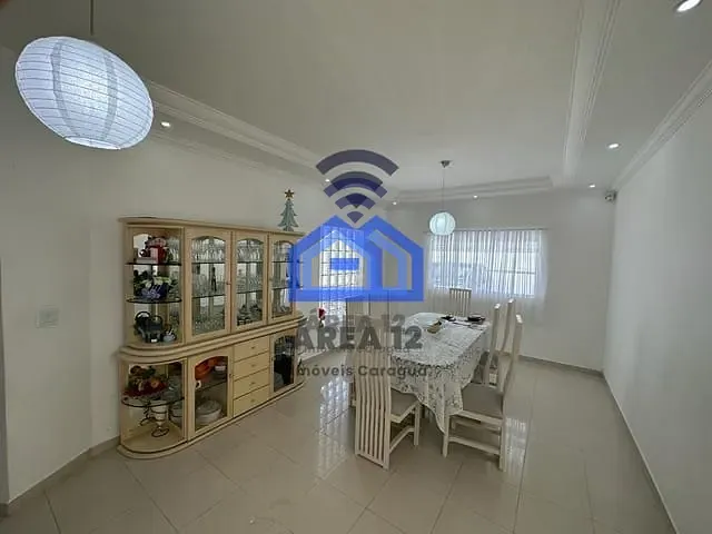 Sobrado com 372m² 4 quartos e 5 banheiros, à venda, no bairro Indaiá em Caraguatatuba